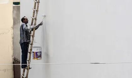 Préparation du support et bonnes pratiques pour une peinture durable.