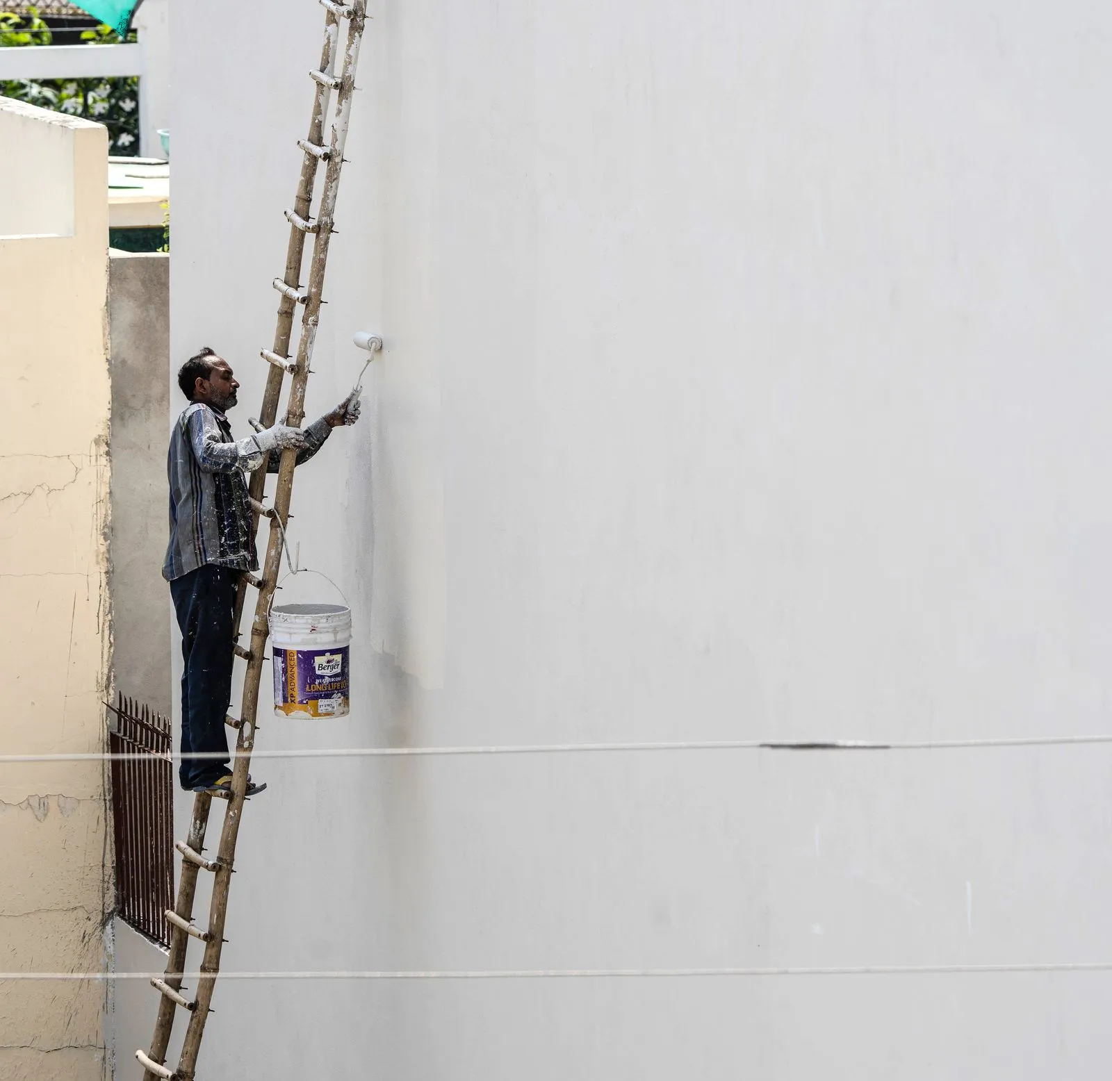 Préparation du support et bonnes pratiques pour une peinture durable.